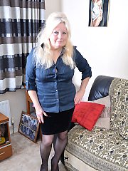 Chubby British mature lady getting wet and wild