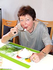 Naughty mature slut gets dirty with whipped cream