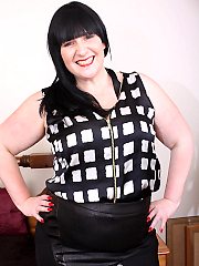 Big breasted mature slut having sex