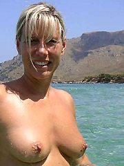 Busty hotties - free gallery
