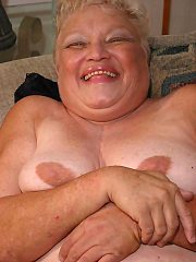 Mature showing her hairy pussy