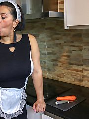 This spanish mature housewmaid plays with the carrots from her work