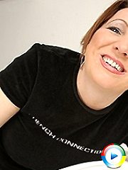 Horny mature housewife loves to get her pussy wet