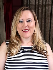 Curvy big booty American housewife getting frisky