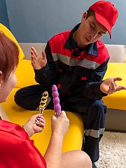 The delivery guy is getting fucked by a horny cougar