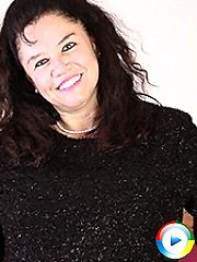 Big breasted mama shaking things up