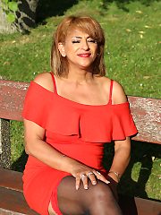 Curvy mature Latina loves fucking and sucking cock