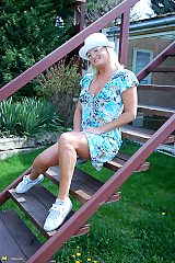 Housewife getting frisky in the garden