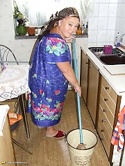 Mature cleaning lady makes it dirty